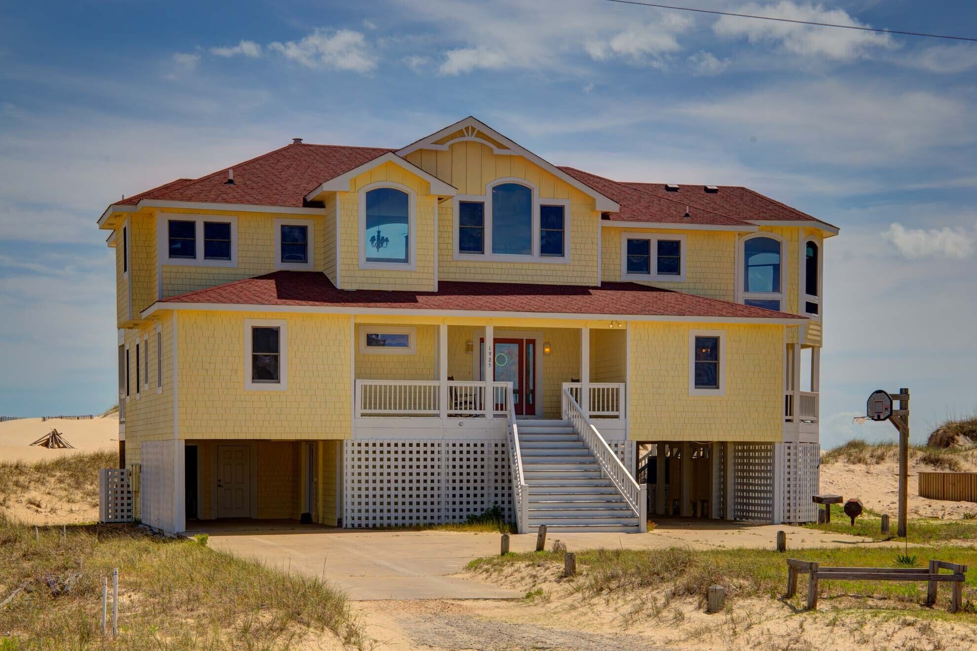 Luxurious oceanfront home, elevator, pool, game rm. Friday turnover! 4x4 bch