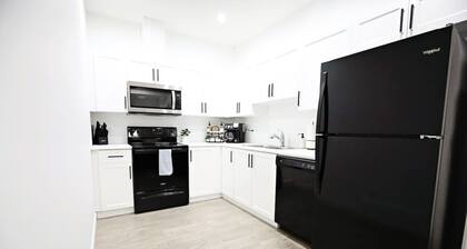 Stylish Retreat w/King Bed|Long Stays|WEM|Disney+