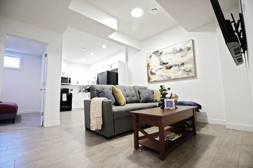 Stylish Retreat w/King Bed|Long Stays|WEM|Disney+