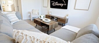 BoHo Retreat with King Beds|A/C|Disney+|Near WEM