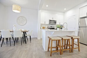 Dining - BoHo Retreat with King Beds|A/C|Disney+|Near WEM (Edmonton)
