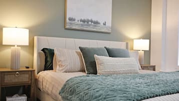 4 Schlafzimmer, Schreibtisch, Bügeleisen/Bügelbrett, Reisekinderbett