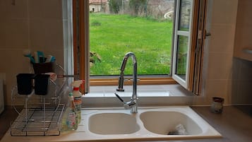 Micro-ondes, four, plaque de cuisson, lave-vaisselle