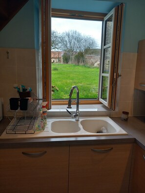 Micro-ondes, four, plaque de cuisson, lave-vaisselle