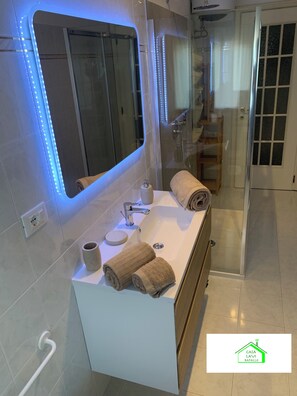 Shower, eco-friendly toiletries, hair dryer, bidet - Lavi House with Box (Rapallo)