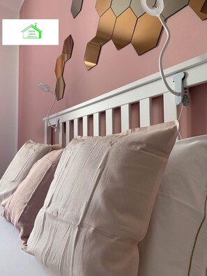 1 makuuhuone, tallelokero huoneessa, silitysrauta/-lauta