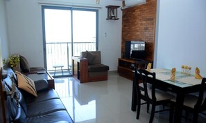 Flat-screen TV - Lotus View Apartment (Colombo)