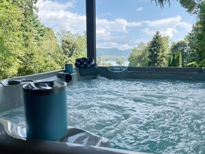 Tina de hidromasaje al aire libre