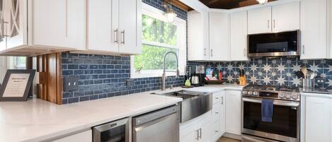 Refrigerador, microondas, horno, placa de cocina