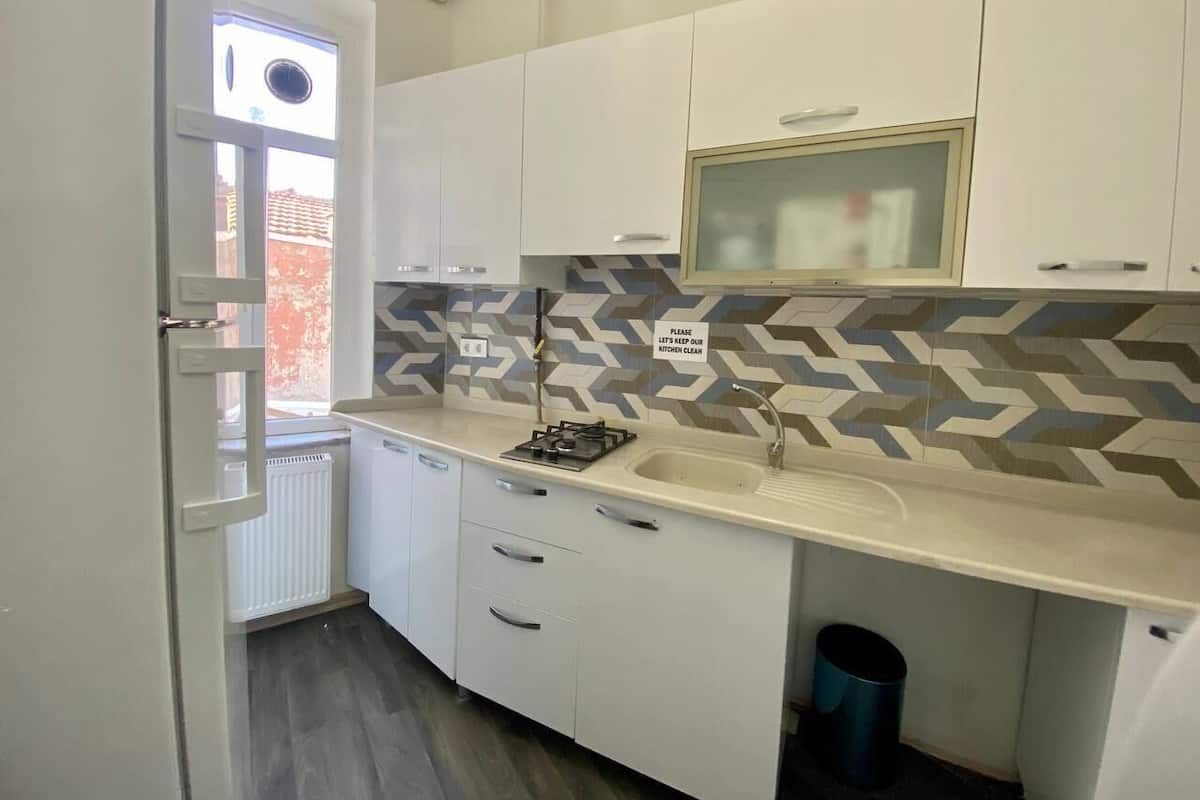 Basic Shared Dormitory, City View | Private kitchen