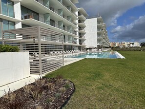 Piscine couverte, piscine extérieure