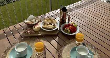 Luxury new, beachfront ocean view, 3-bedrooms!
Gym, heated indoor pool & SPA.