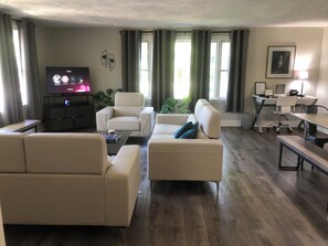 Smart TV, DVD player, books, stereo