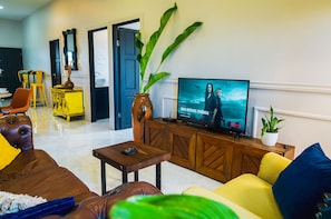 Apartemen Deluks | 2 kamar tidur, tirai kedap cahaya, dan setrika/meja setrika