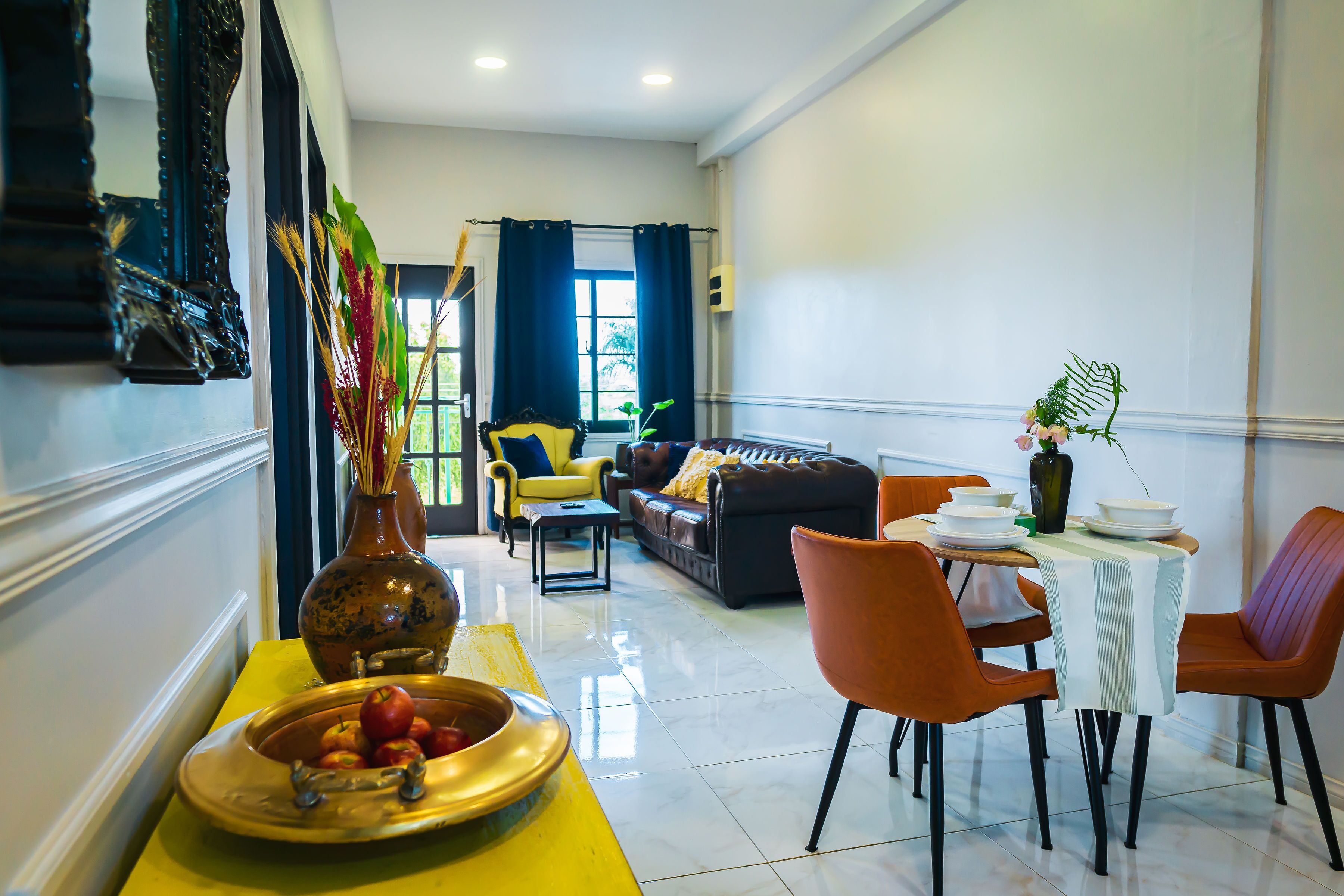 2 habitaciones, cortinas blackout y tabla de planchar con plancha 