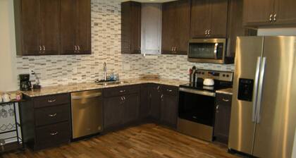 THE AUGUSTUS HOUSE NEW Superb 3-bedroom townhome in Hallsville