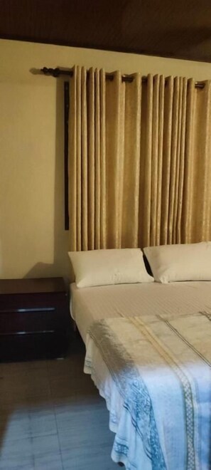 2 slaapkamers, geluiddichte muren, een strijkplank/strijkijzer