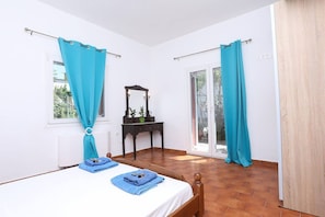 2 chambres, fer et planche à repasser, Wi-Fi, draps fournis