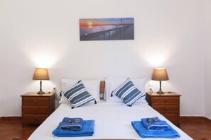 2 bedrooms, iron/ironing board, WiFi, bed sheets