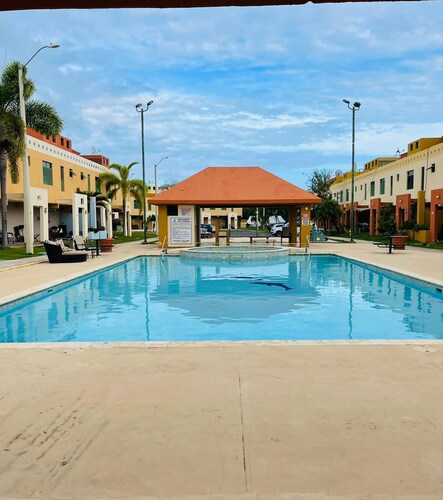 Boquerón, Cabo Rojo 3 BR/ 2 1/2 BA Condo Steps from pool, close to DT & Beach