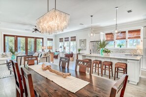 Interior - Holiday Dates Available! 2 Blocks from Beach Access! Community Pool! (Santa Rosa Beach)