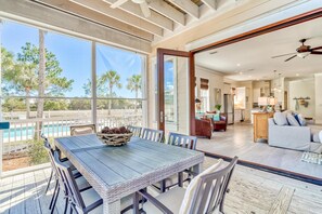 Dining - Holiday Dates Available! 2 Blocks from Beach Access! Community Pool! (Santa Rosa Beach)