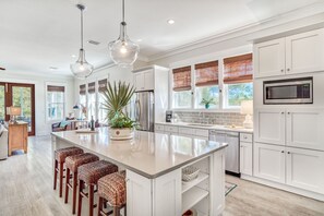 Fridge, microwave, oven, stovetop - Holiday Dates Available! 2 Blocks from Beach Access! Community Pool! (Santa Rosa Beach)