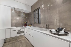 Køleskab, mikrobølgeovn, ovn, opvaskemaskine