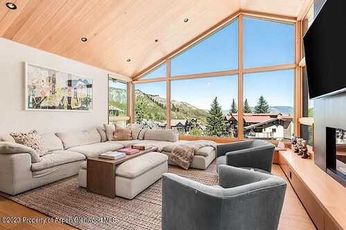 Snowmass Havens 3. Ski in ski out 3 bedroom house at base village.