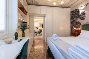 1 chambre, fer et planche à repasser, Wi-Fi, draps fournis