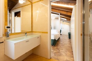 1 bedroom, soundproofing, iron/ironing board, WiFi