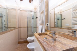 Hair dryer, towels - Villa Bottrigari  Terrace Spa Bath Apartment (BOLOGNA)