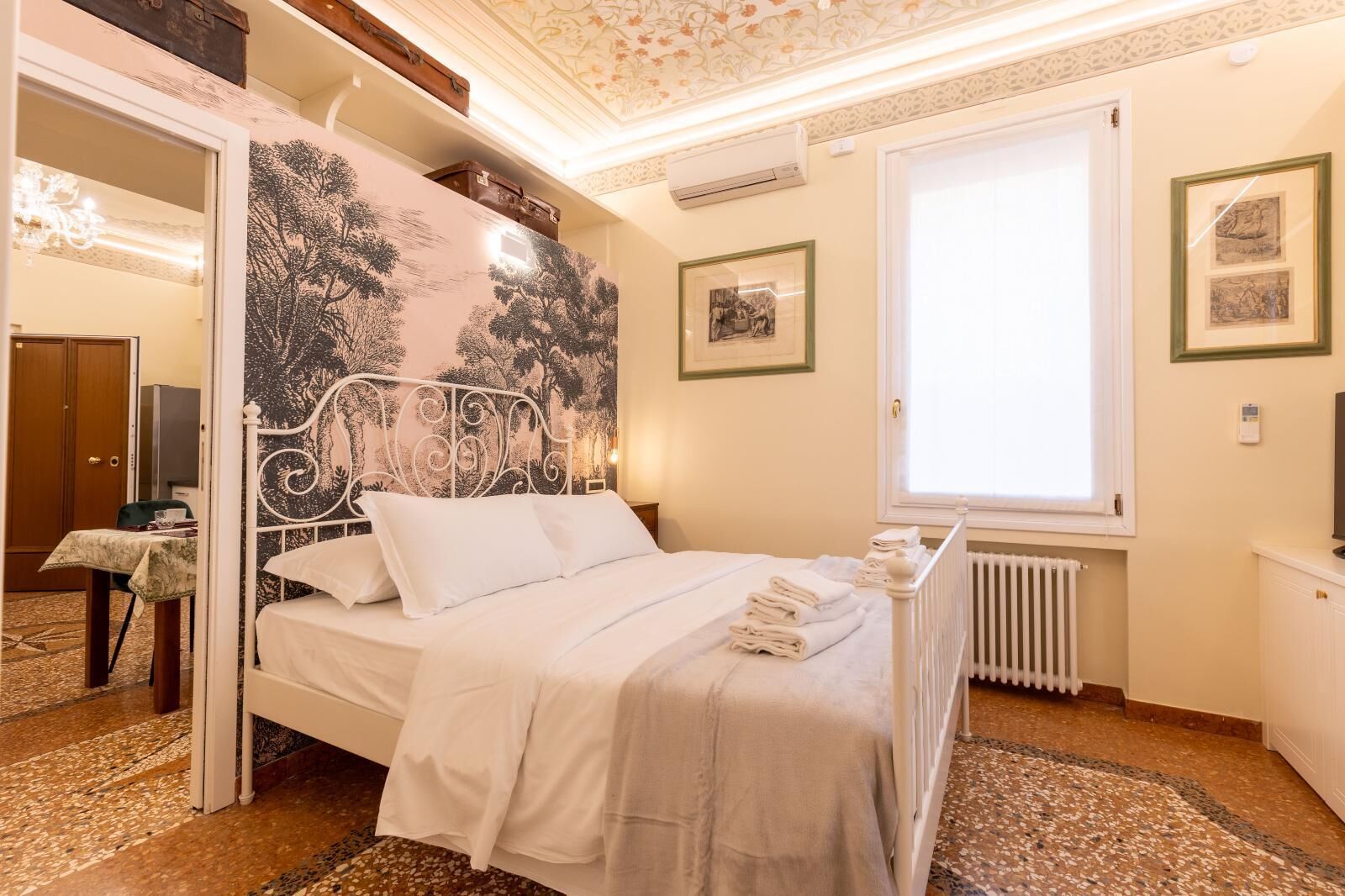 5 chambres, fer et planche à repasser, Wi-Fi, draps fournis