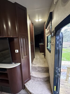 Interior - River front relaxation retreat rv on the famous Suwannee river (Old Town)