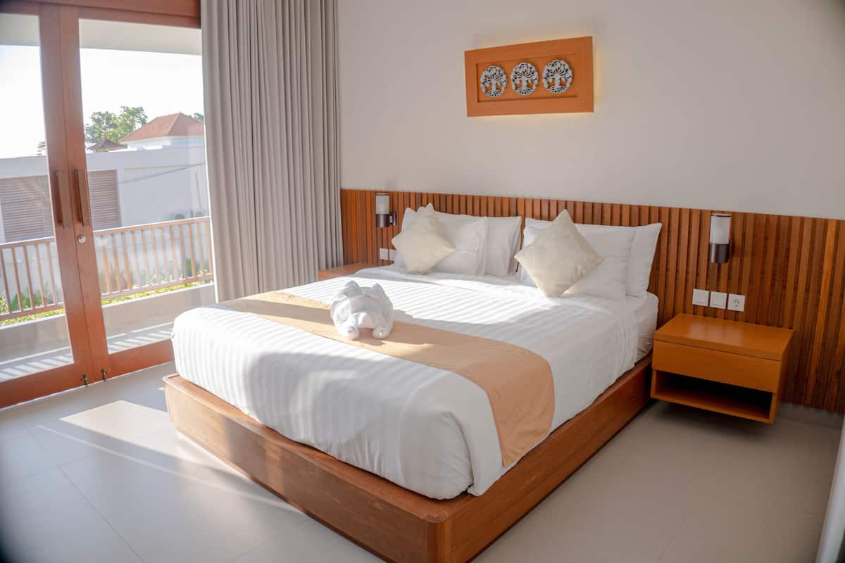 Superior Room, 1 Double Bed | 1 bedroom, in-room safe, desk, laptop workspace
