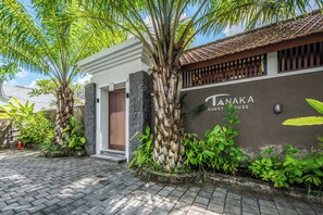 Pintu masuk hartanah