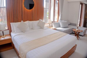 ห้องดีลักซ์, เตียงใหญ่ 1 เตียง | 1 ห้องนอน, ตู้นิรภัยในห้องพัก, โต๊ะทำงาน, พื้นที่ทำงานแบบใช้แล็ปท็อป