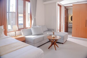 Habitación Deluxe, 1 cama doble | 1 dormitorio, caja fuerte, escritorio