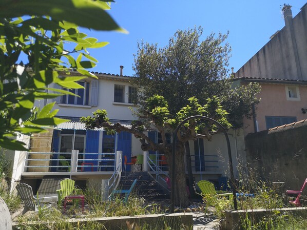 Property grounds - Réunion de Tribu en Provence. Soleil, Télétravail, Famille, Amis... Régalez-vous (Istres)