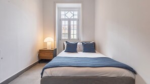 4 makuuhuonetta, silitysrauta/-lauta, ilmainen Wi-Fi, vuodevaatteet