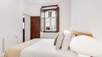 4 bedrooms, iron/ironing board, free WiFi, bed sheets