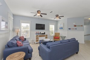 Smart TV, video games, table football - ༄ Coastal Cove on Anna Maria Island ༄ (Bradenton Beach)