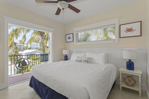 6 bedrooms, iron/ironing board, WiFi, bed sheets