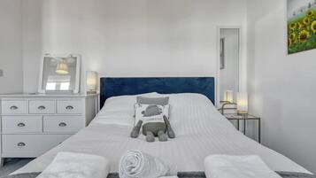 2 bedrooms, iron/ironing board, free WiFi, bed sheets