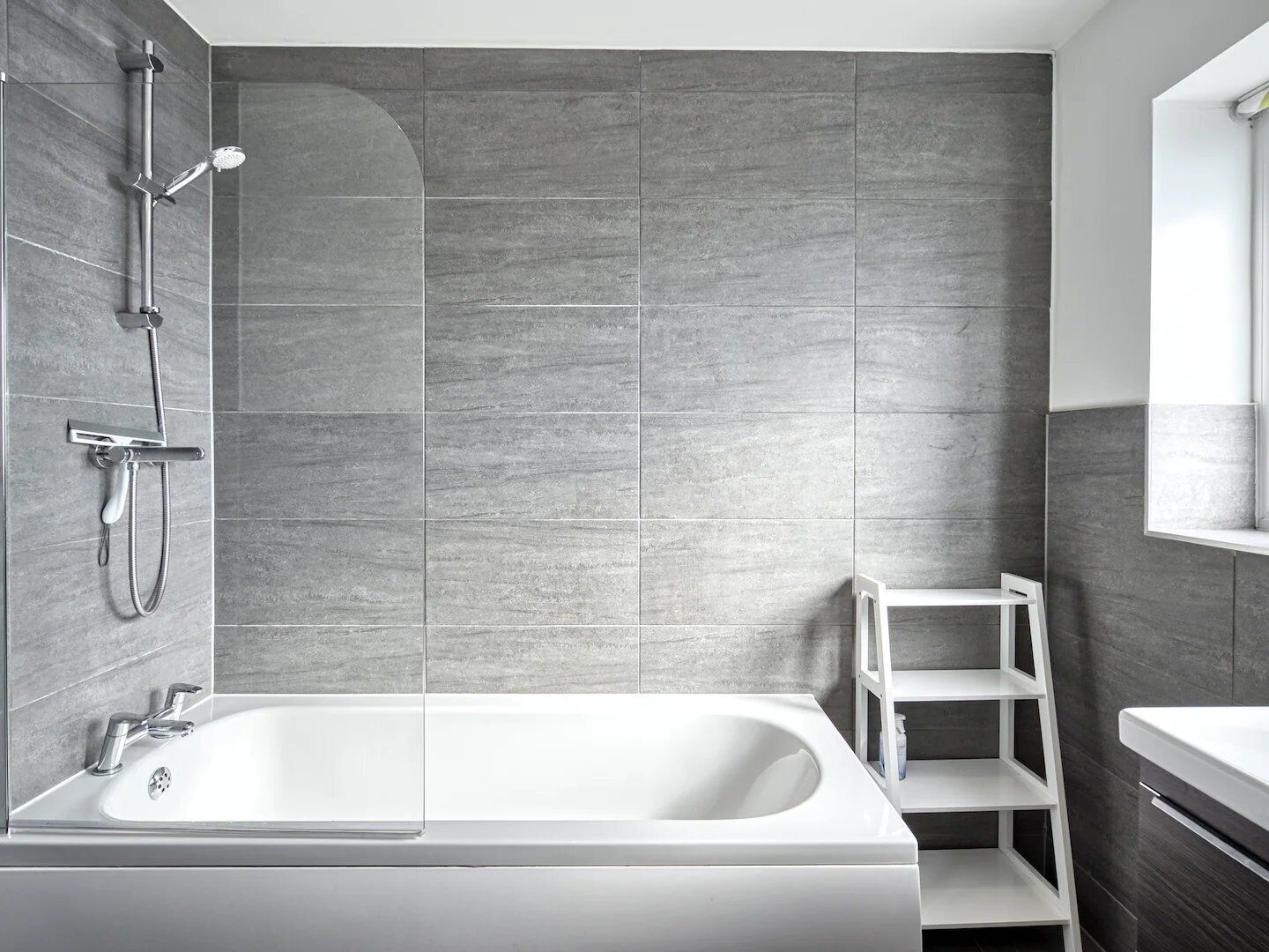 Een douche, een haardroger, handdoeken