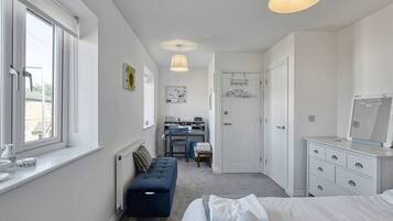 3 bedrooms, iron/ironing board, free WiFi, bed sheets