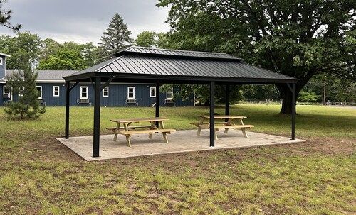 Room #9: Updated King Suite w/small couch