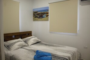 2 bedrooms, iron/ironing board, internet, bed sheets
