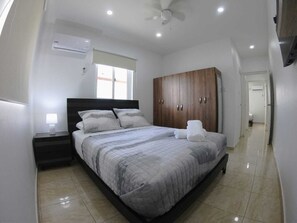 Iron/ironing board, Internet, bed sheets