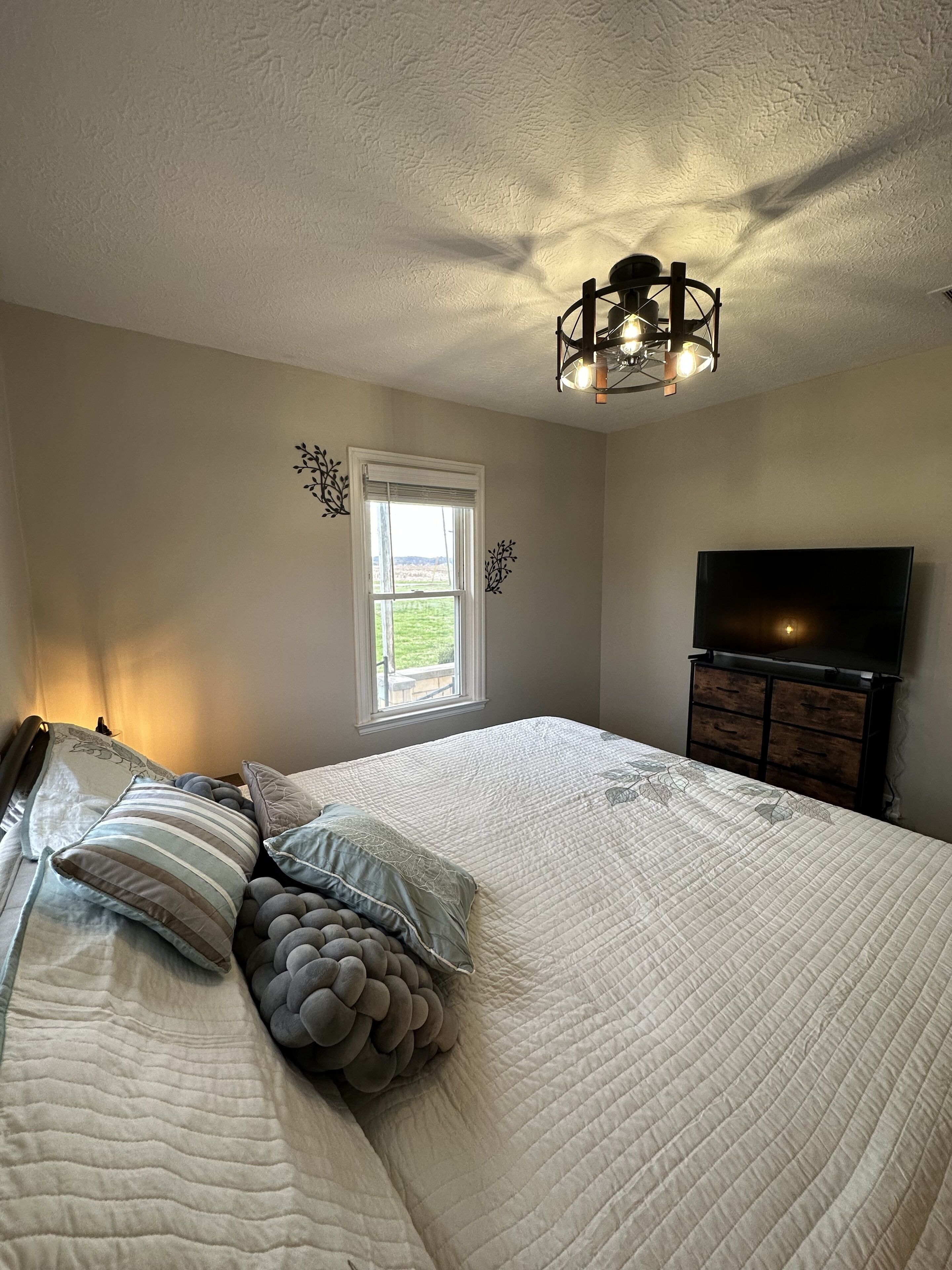 2 dormitoris, escriptori, planxa i posts de planxar i wifi 